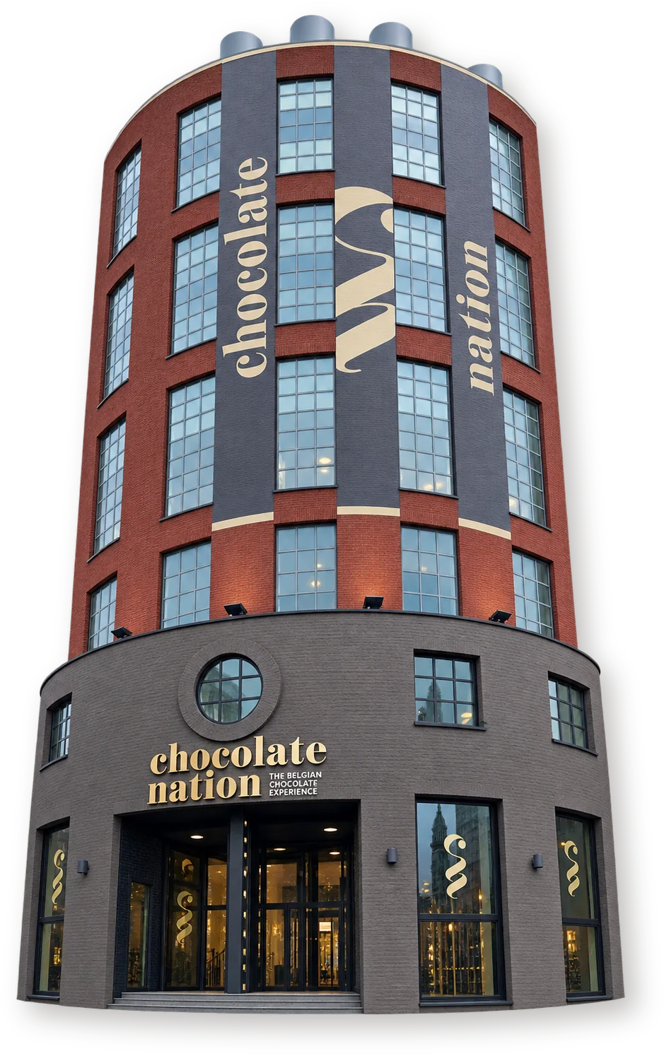 Округлый краснокирпичный входной корпус Chocolate Nation в Антверпене с серыми вывесками и стеклянным входом